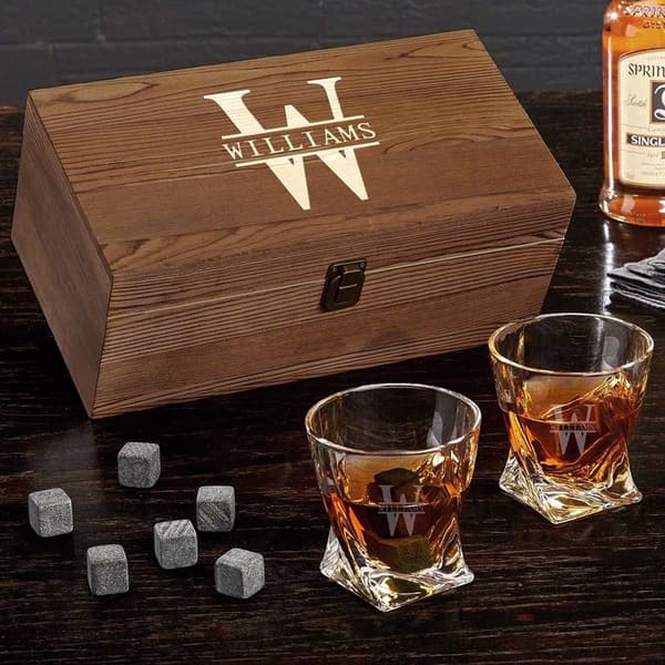 15 Best Personalized Whiskey Glasses For Wedding
