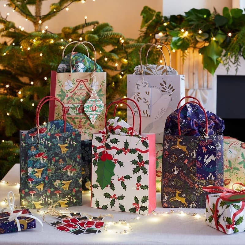 Christmas Leaf Gift Tags with String (8-Pack)