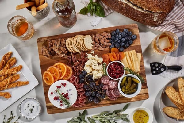 Sustainable Acacia Wood Cutting Board with Juice Groove & Compartment