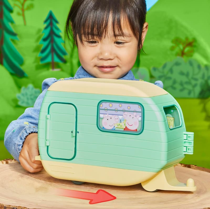 Peppa Pig Caravan Playset with Figures and Accessories, Ages 3+