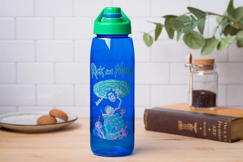 Rick and Morty 28 oz. Portal Grab Water Bottle with Screw-On Lid